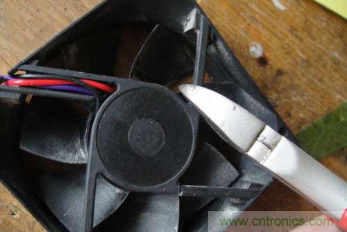想減少電費嗎?DIY一個迷你風(fēng)力發(fā)電機吧