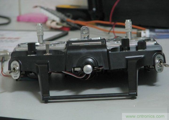 無人機 DIY 制作全過程，酷得不要不要的！