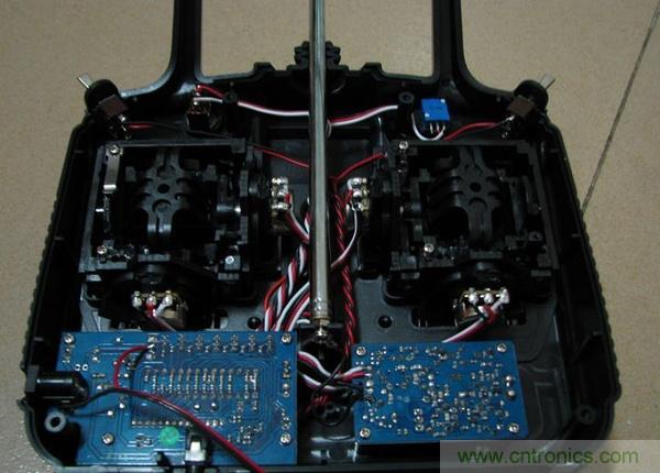 無人機 DIY 制作全過程，酷得不要不要的！