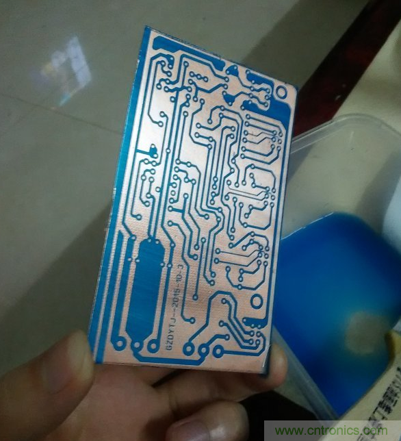 嘗試了四次PCB制作， 最后一發算是成功了