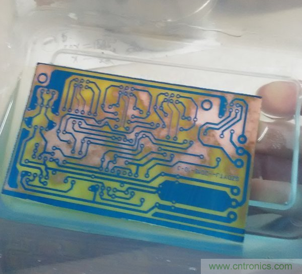 嘗試了四次PCB制作， 最后一發算是成功了