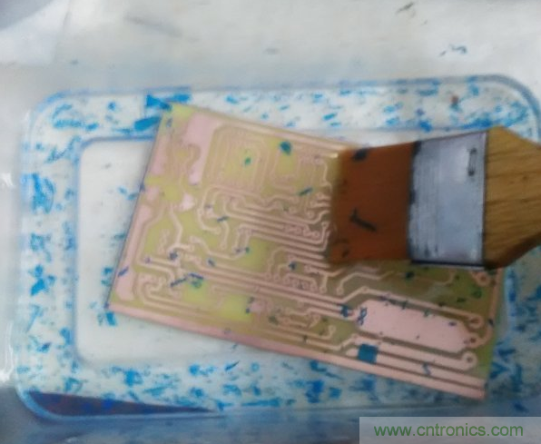 嘗試了四次PCB制作， 最后一發算是成功了