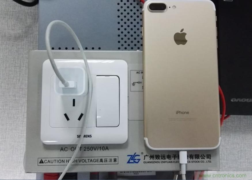 “瘋7”手機充電實測：為何沿用傳統(tǒng)充電模式？